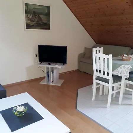 Zsuzsa Apartman *