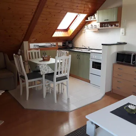 Zsuzsa Apartman 아파트 *